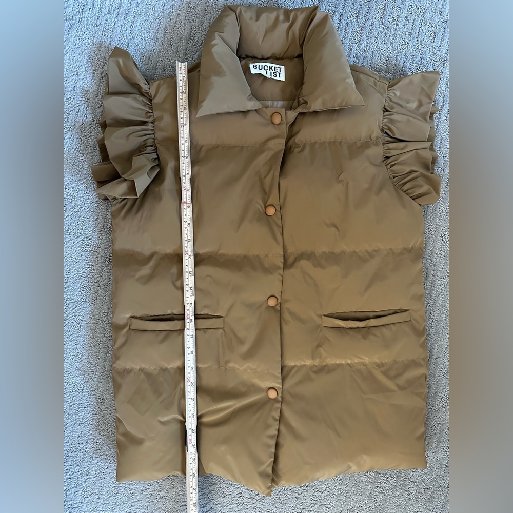 Bucket List Ruffle Sleeve Puffer Vest Gold Tan Quilted Statement Vest Sz S - Picture 11 of 12